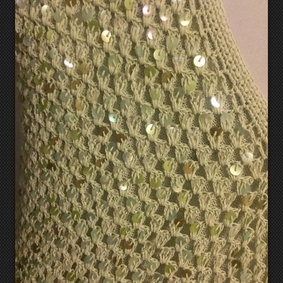 Women’s medium sleeveless v-neck blouse - Picture 6 of 7